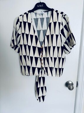 NWOT Maison d’Amelie Paris Black and White Geometric Blouse, S🦋